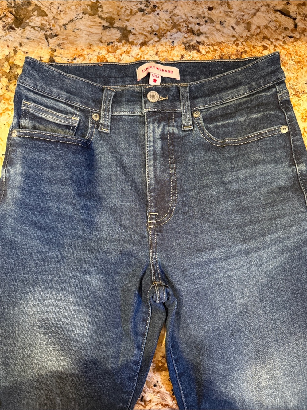 Lucky Brand High-Rise Jeans in Medium Blue Wash